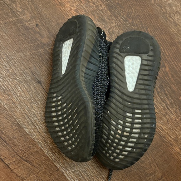 Kids yeeezy Black Mesh Sneakers - Picture 5 of 5